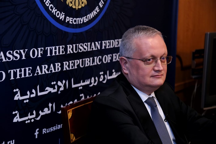 L’ambassadeur russe au Caire : Nous avons l’habitude des sanctions de la part de l’Occident… Elles nous aident à développer notre industrie