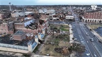États-Unis: au moins