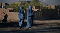 Les talibans interdisent
