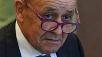 Sous-marins: Le Drian